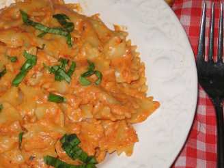 Bow Tie Pasta With Roasted Red Pepper and Cream Sauce