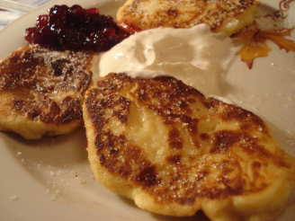 Sirniki (Russian Cheese Pancakes)