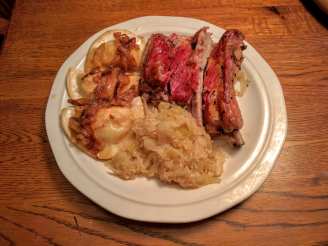 Baked Spareribs With Sauerkraut and Apples