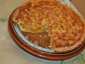Apple Butterscotch Macadamia Pie