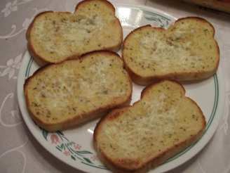 Toasted Garlic-Mozzarella Bread Slices