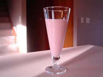 Raw Food: Almond-Based Berry Smoothie