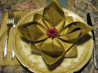 Serviette/Napkin Folding, Marie's Lily Pad Variation, Lotus
