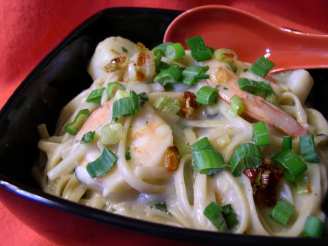 Linguine With Scallops and Shrimp in Thai Green Curry Sauce
