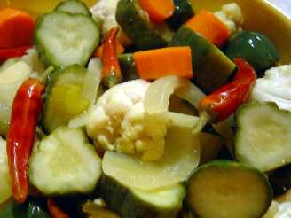 Quick Spicy Garden Mix Pickles (Refrigerator Method)