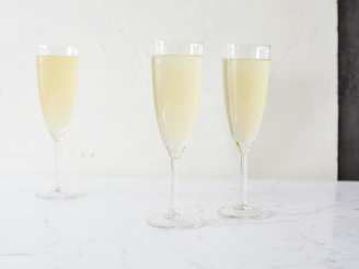 12 Bubbly Valentine's Day Cocktails