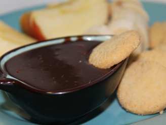 Easy Chocolate Fondue With Peanut Butter