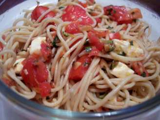 Absolutely Delicious and Simple Tomato, Basil, and Garlic Pasta