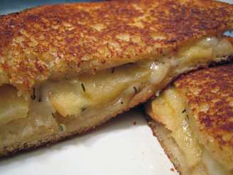 Grilled Swiss Cheese and Apples Sandwiches