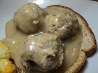 Ruth's German Boiled Meatballs and Gravy