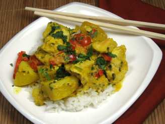 Thai Yellow Chicken Curry With Potatoes and Tomatoes
