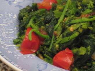 Broccoli Rabe With Garlic, Tomatoes, and Red Pepper