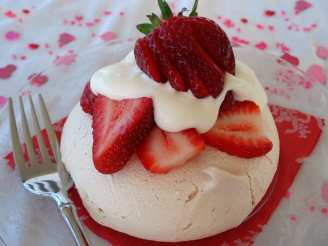 Dee's Quick and Easy Strawberry Meringues.(4 Ingredients, 5 Min