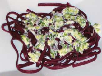 Rotwein-Nudeln (Red Wine Pasta With Spring Onions)