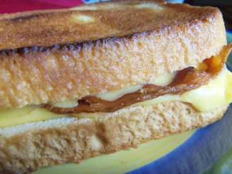 Simple Bacon-Cheddar Sandwich