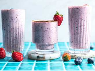 Super Healthy Strawberry & Blueberry Smoothie