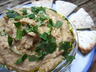 Chickpea and Tamarind Dip (Hummus Bi Tamar Hindi)