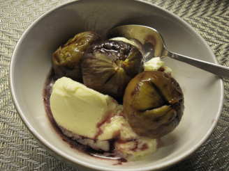 Sika Sto Fourno (Baked Figs With Red Wine)