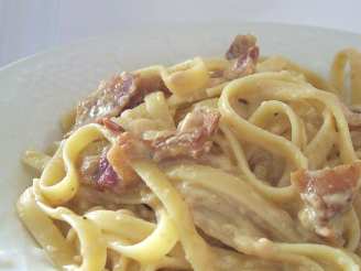 Fettuccine With Brie and Bacon Sauce