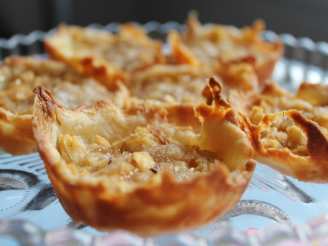 Tiny Apple Pies With Crumble Topping
