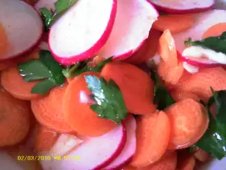 Carrot Radish Salad With Dressing