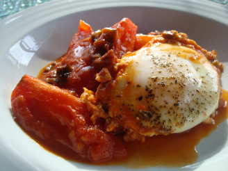 Paprika Tomatoes With Poached Eggs (Shakshouka)