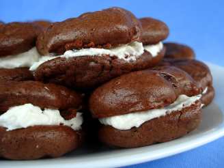 Cream-Filled Chocolate Cookies (Like Oreo Cakesters)