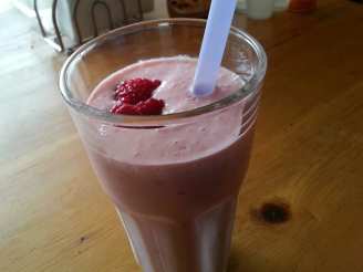 Raspberry Yogurt Frappes