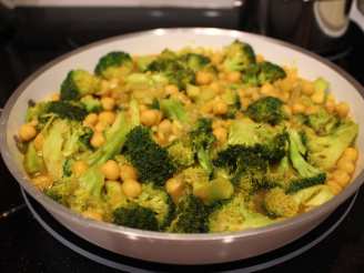 Chickpeas and Broccoli Coconut Curry