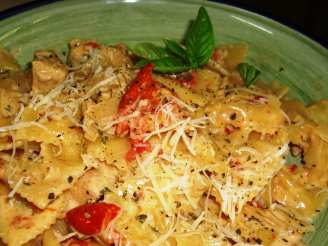 Farfalle (Bow Tie) Pasta With Chicken & Sun-Dried Tomatoes