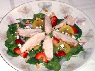 Strawberry and Kiwi Spinach Salad With Grilled Chicken Breast