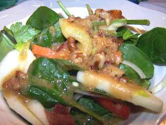 Spinach salad w/ apple hazelnut dressing