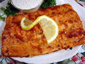 Grilled Salmon Fillets with Creamy Horseradish Sauce