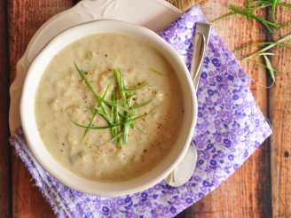 Creamy cold potato soup (Vichyssoise)