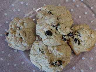 Easy Oatmeal Raisin Cookies