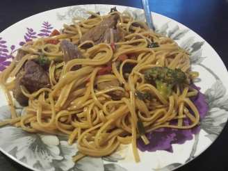 Beef Lo Mein With Broccoli and Bell Pepper