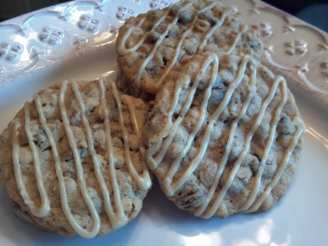 Cinnamon Frosted Oatmeal Raisin Cookies