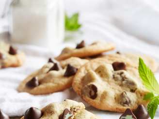 Mint Filled DelightFulls™ Chocolate Chip Cookies