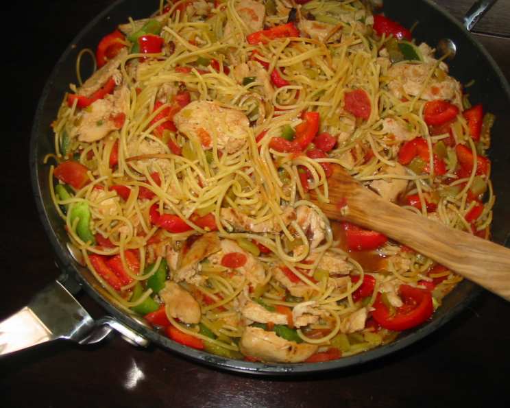 Mexican-Style Pasta With Chicken and Peppers Recipe - Food.com