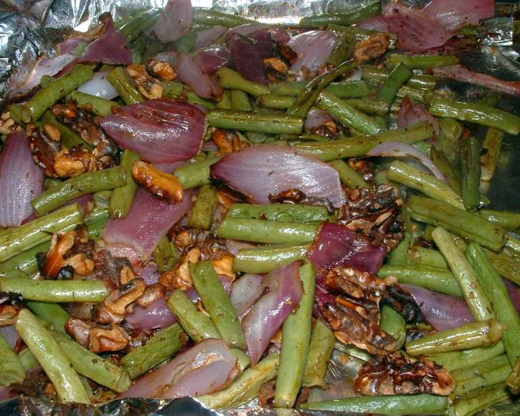 Roasted Green Beans With Red Onion and Walnuts Recipe