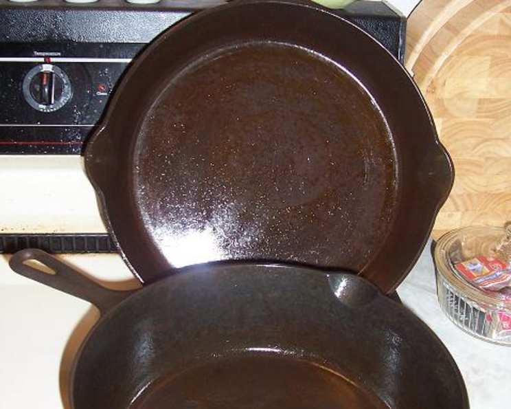 How to Perfectly Season a Cast Iron Skillet - Mama Likes To Cook