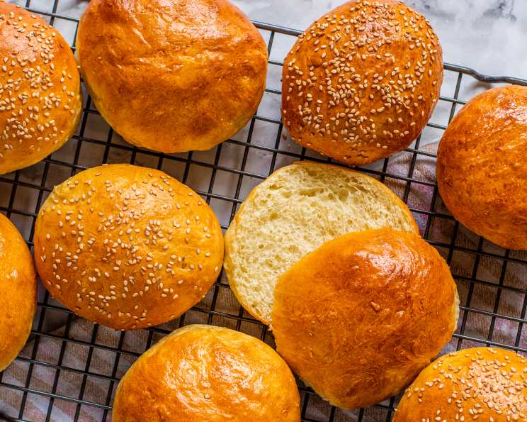 Quick and Easy Hamburger Bun Recipe - Ready in 30 Minutes!