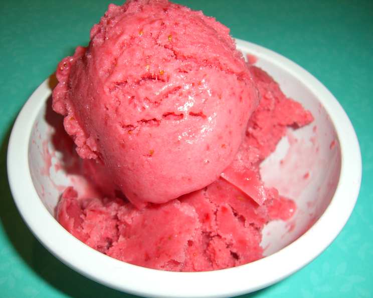 Frozen Yogurt, Ice Cream & Sorbet Maker + Extra Bowl (Pink