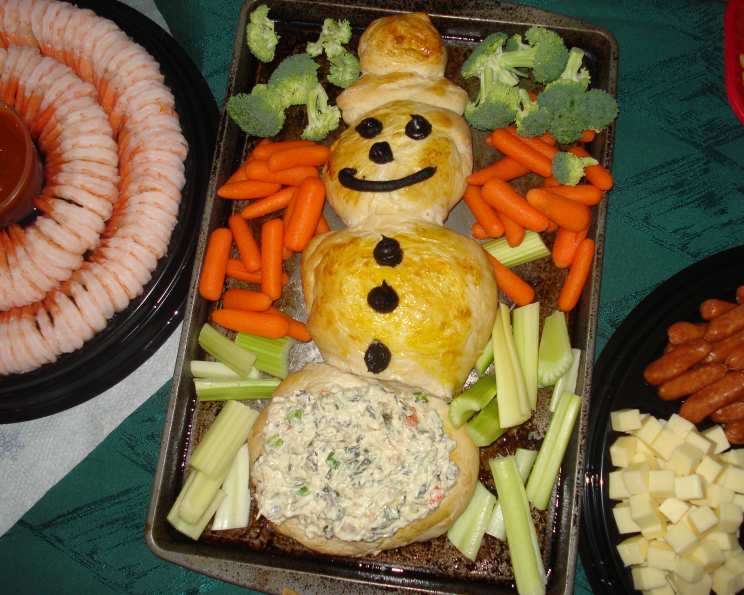 Snowman Veggie Tray - Easy Low Carb Veggie Tray • Low Carb Nomad