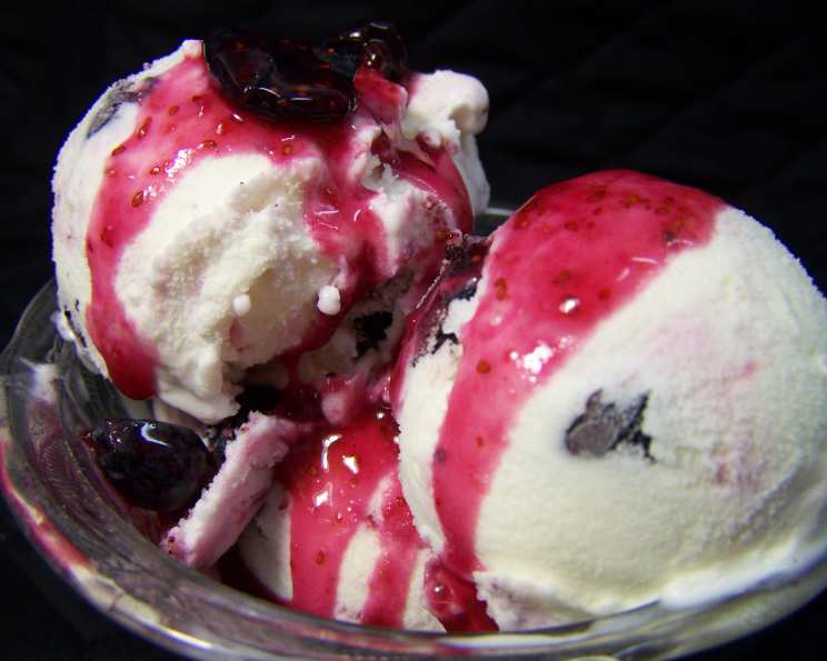 Premium Photo  Ice cream scoops with vanilla, chocolate and berry scoops  and topping
