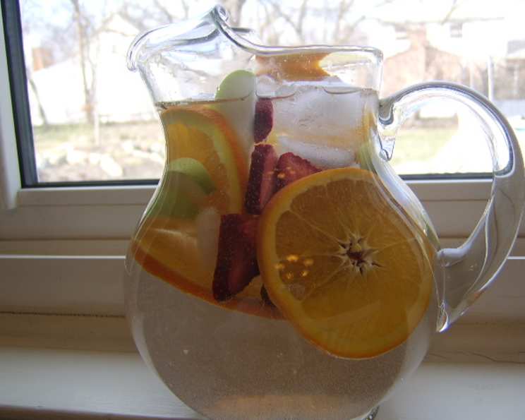 Fruited Water (Apples, Oranges and Strawberries) Recipe - Easy GF Recipes