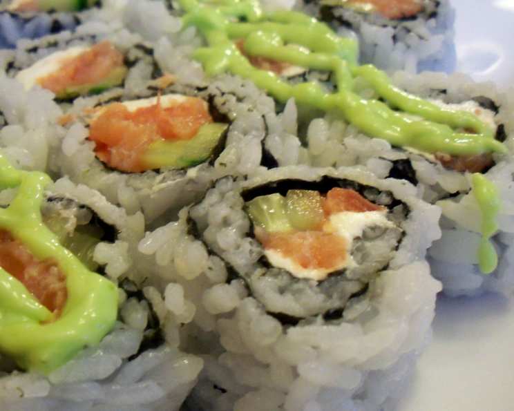 How to make sushi with sushi bazooka!! Instructional/recipe/how to roll  sushi. 