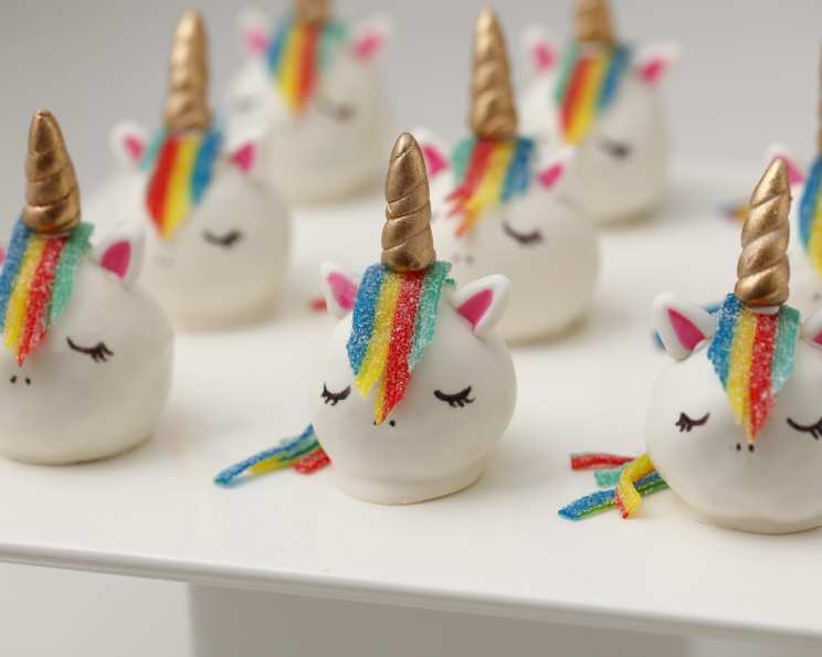 Pastel Unicorn Cake - Creme Castle-sonthuy.vn