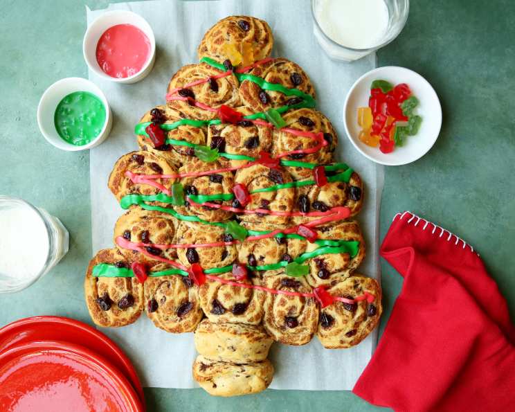 Orange Cranberry Cinnamon Roll Tree Recipe - That's Nerdalicious