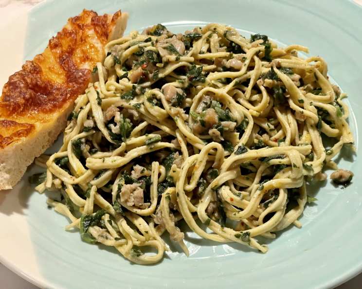 Pasta With Clam and Spinach Sauce Recipe